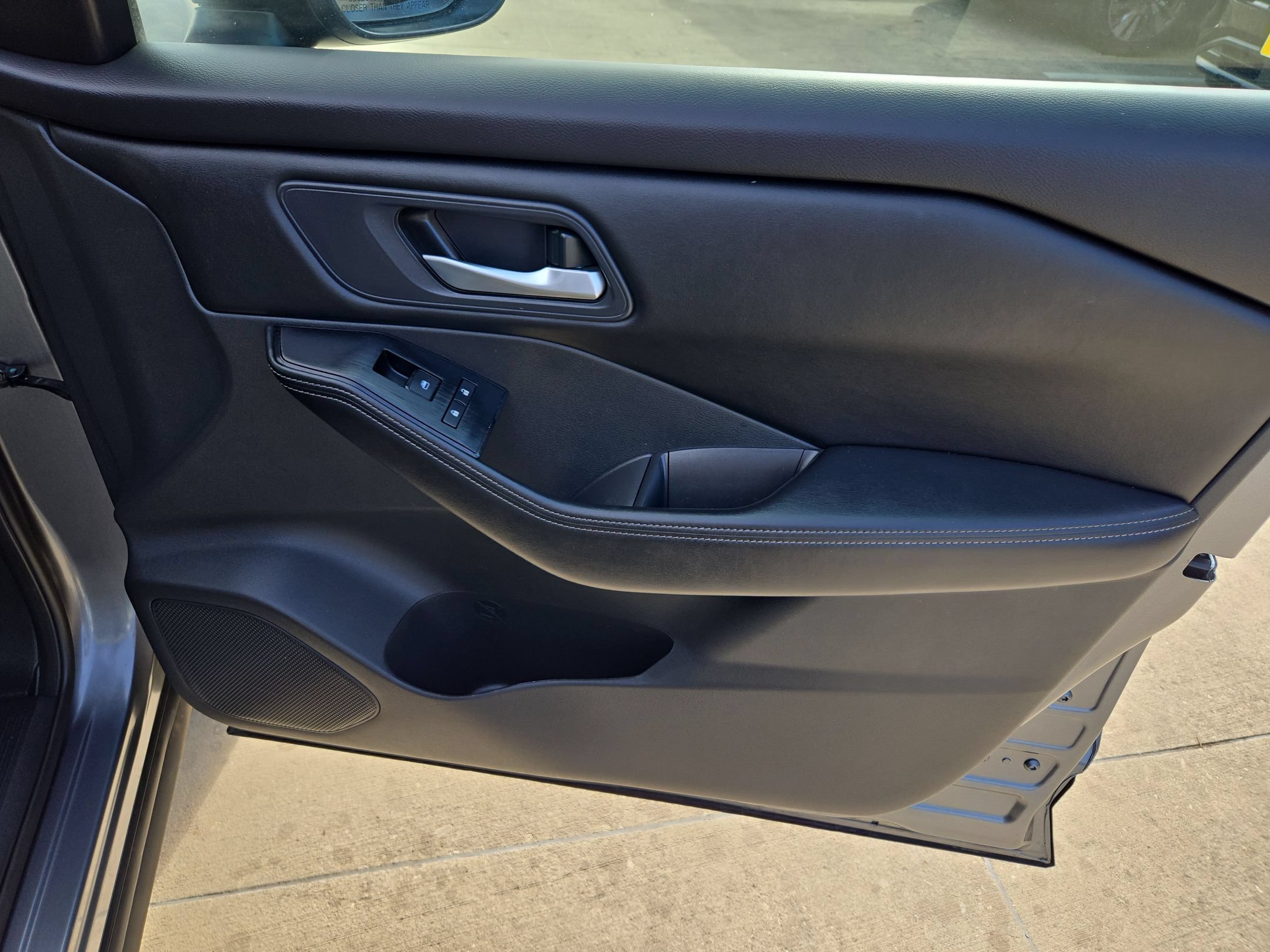 Certified 2025 Nissan Rogue SV FWD image 30