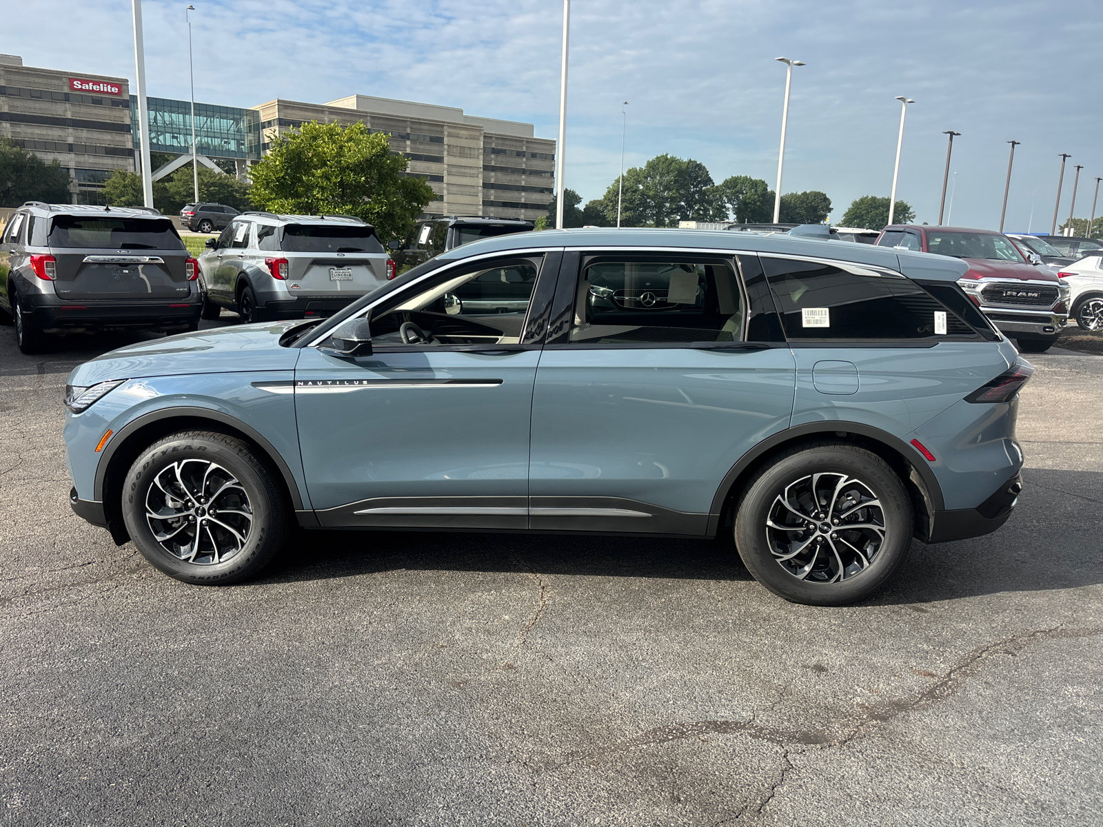 New 2026 Lincoln Nautilus Premier w/ Equipment Group 102A AWD/4WD image 4