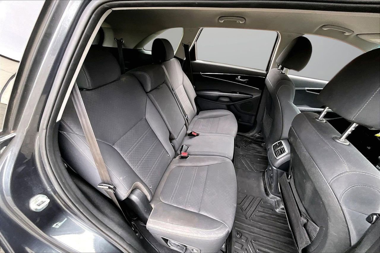 Used 2020 Kia Sorento LX image 23