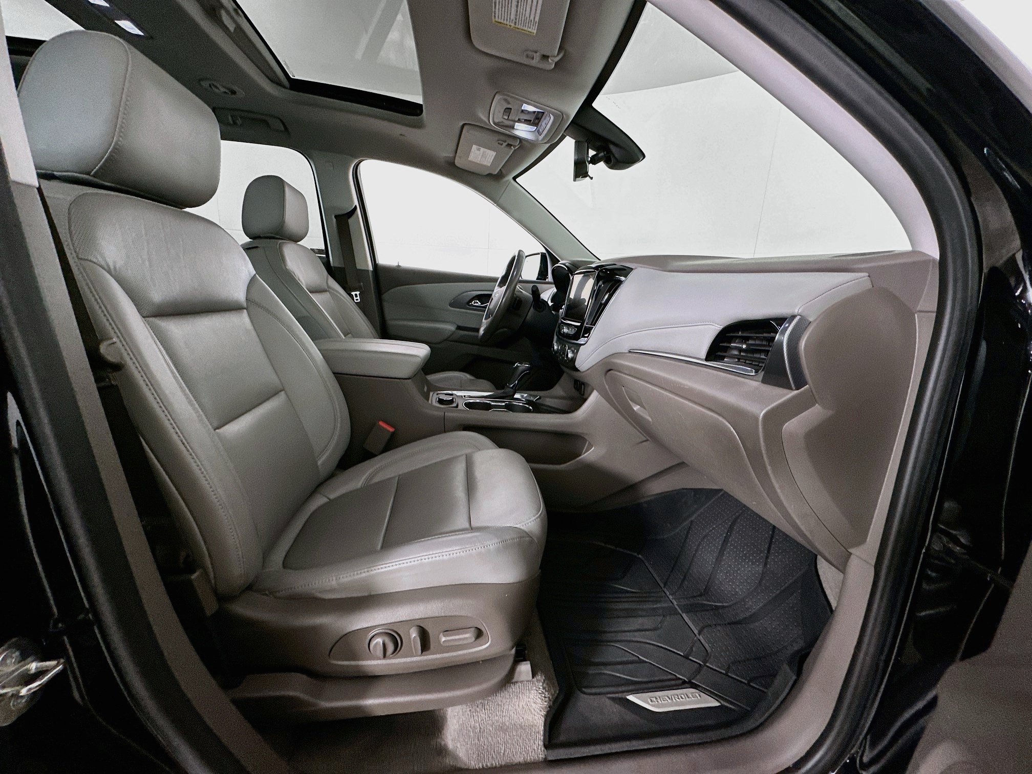 Used 2019 Chevrolet Traverse Premier w/ Driver Confidence II Package FWD image 34
