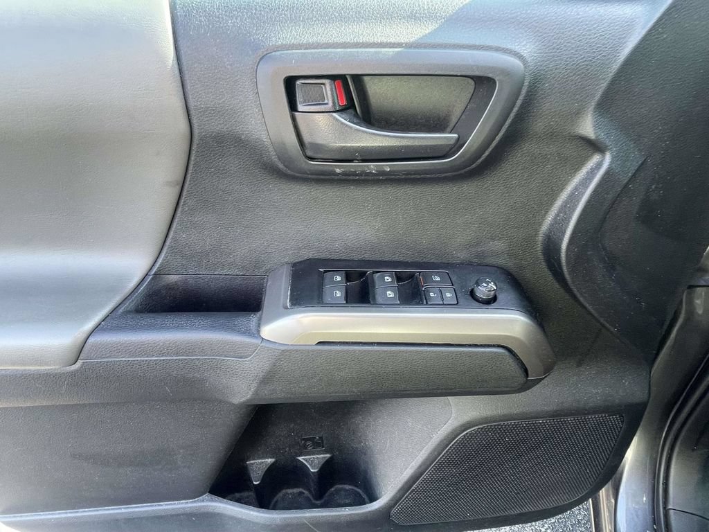Used 2023 Toyota Tacoma SR5 RWD image 18