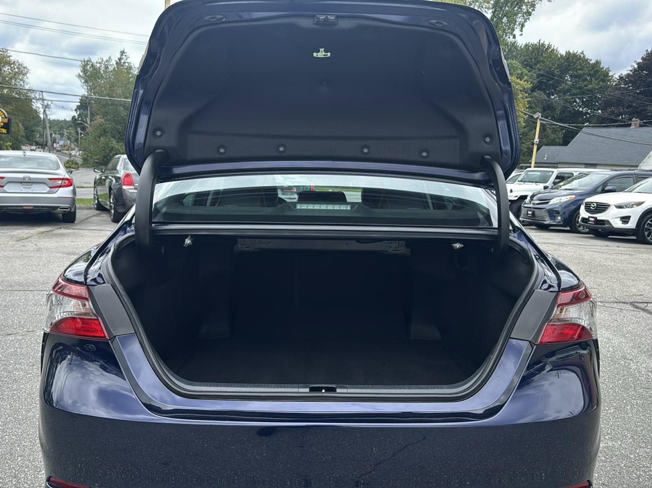 Used 2022 Toyota Camry SE FWD image 39