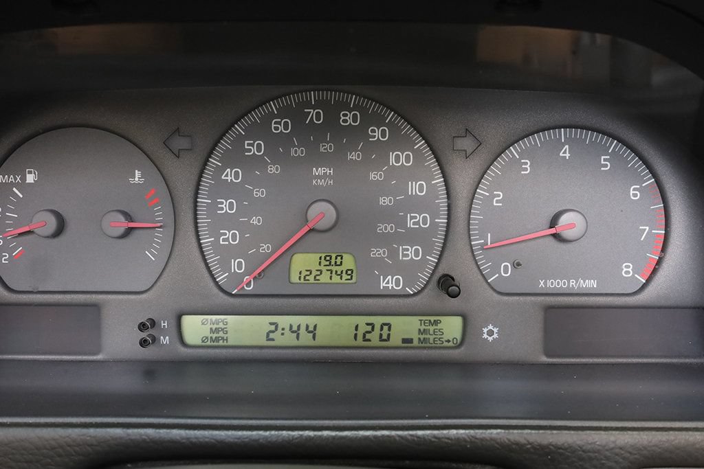 Used 2004 Volvo C70 HT FWD image 12