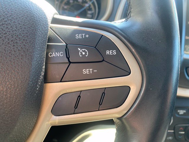 Used 2017 Jeep Cherokee Latitude w/ Comfort/Convenience Group FWD image 15