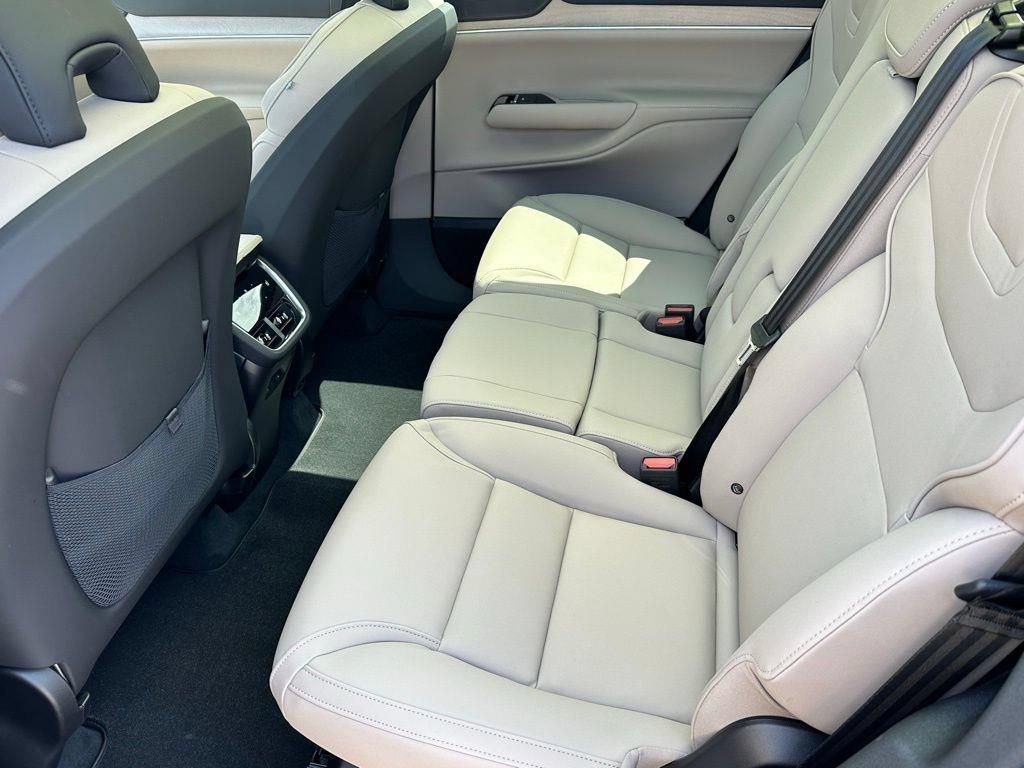 New 2026 Volvo EX90 Plus RWD image 7