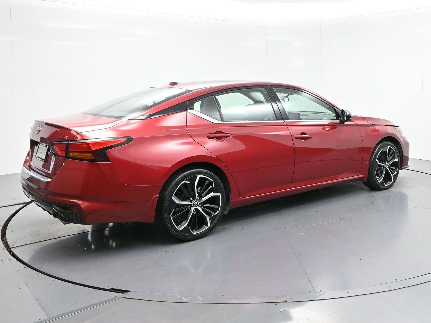 Used 2023 Nissan Altima 2.5 SR FWD image 7