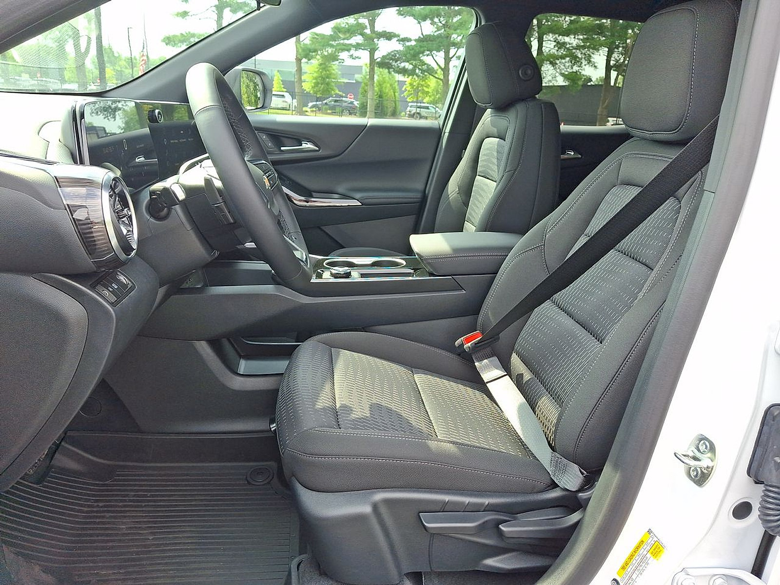 New 2027 Chevrolet Equinox LT w/ LPO, Floor Liner Package FWD image 14