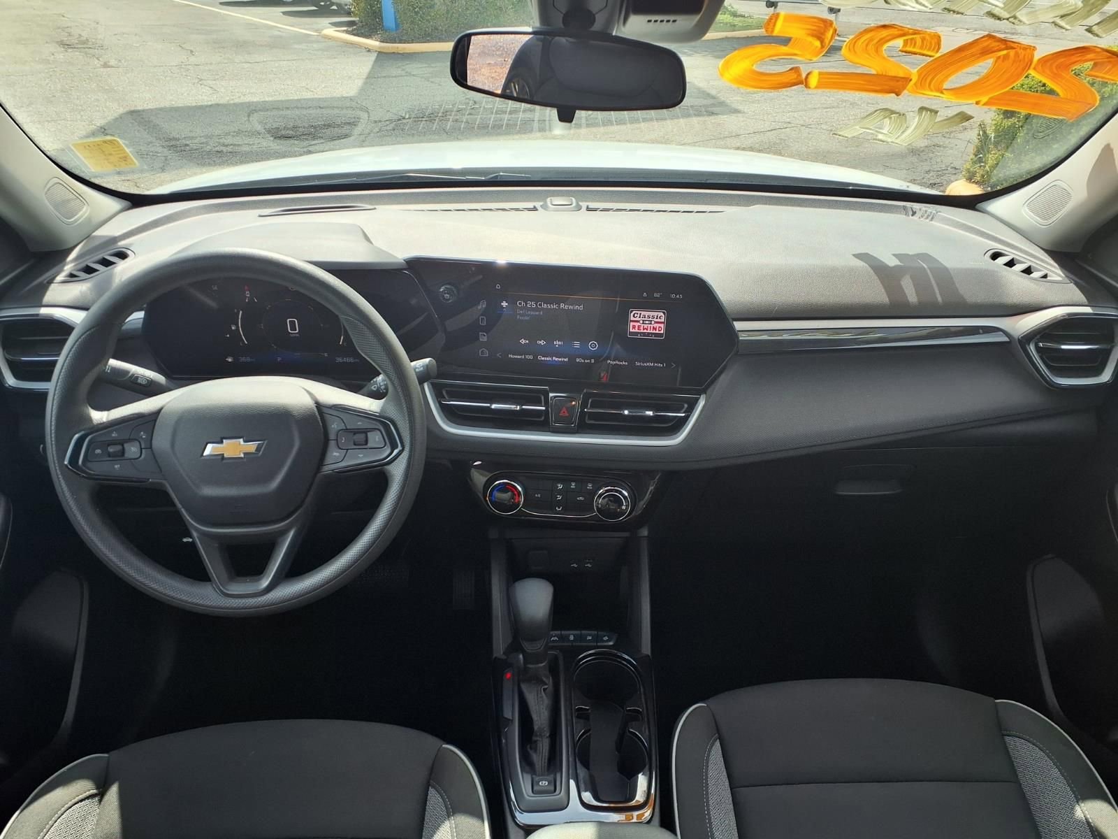 Used 2025 Chevrolet TrailBlazer LT image 3