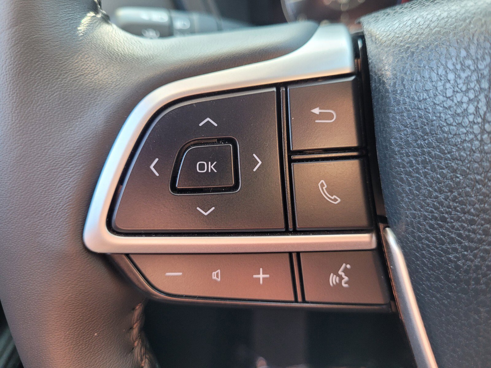 Used 2024 Toyota Grand Highlander Limited image 28