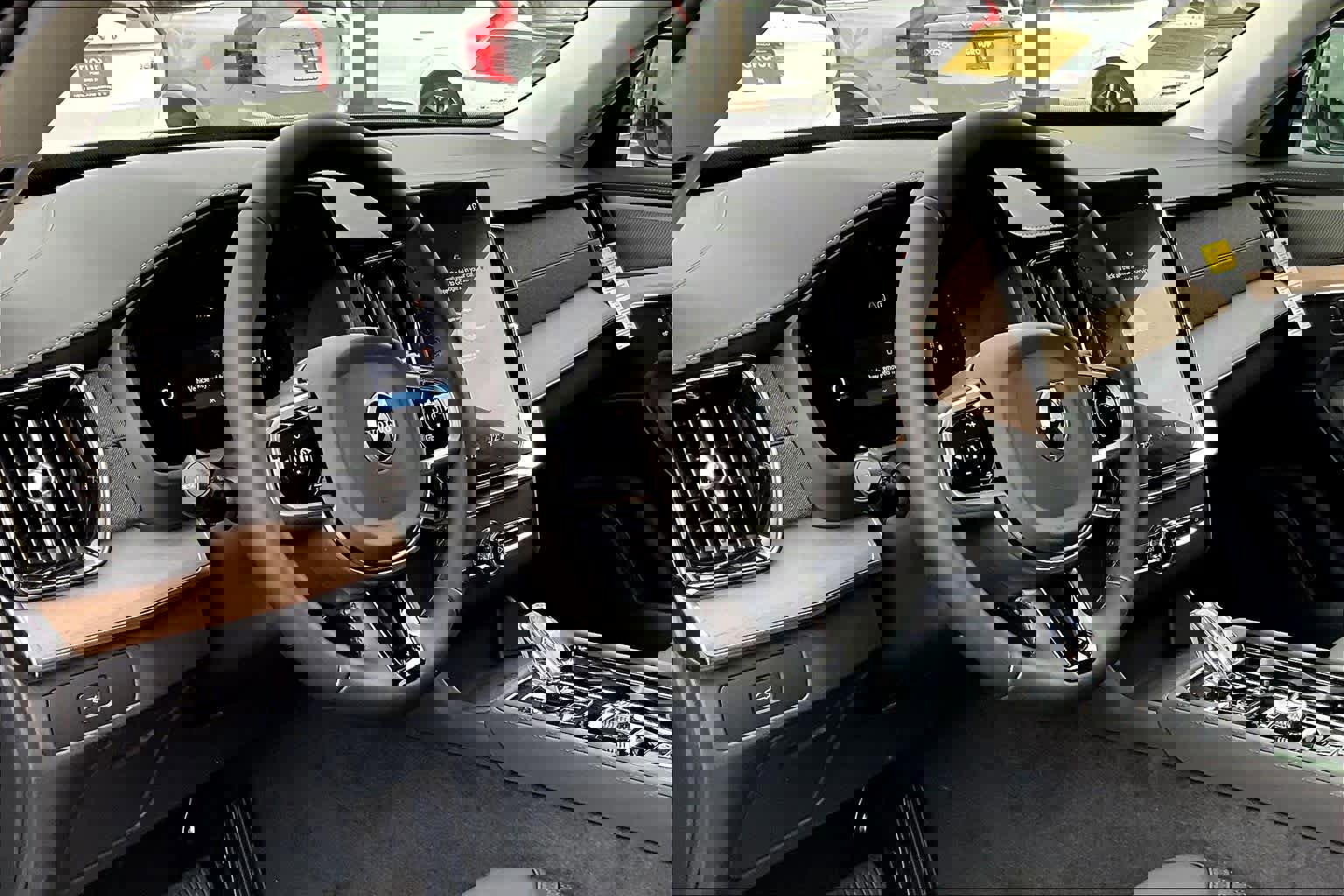 New 2026 Volvo XC90 B6 Plus w/ Protection Package Premier image 9