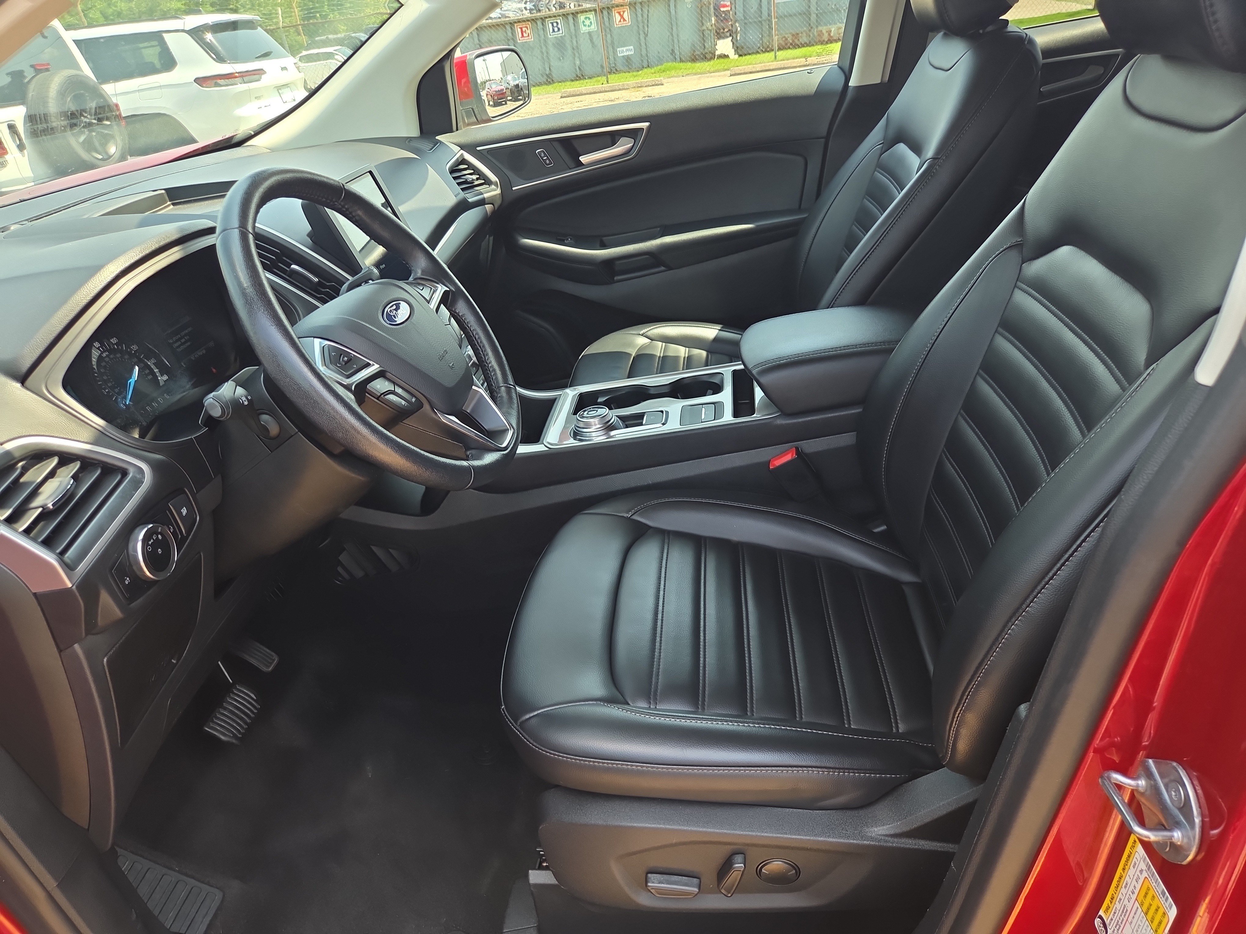 Used 2024 Ford Edge SEL AWD/4WD image 5