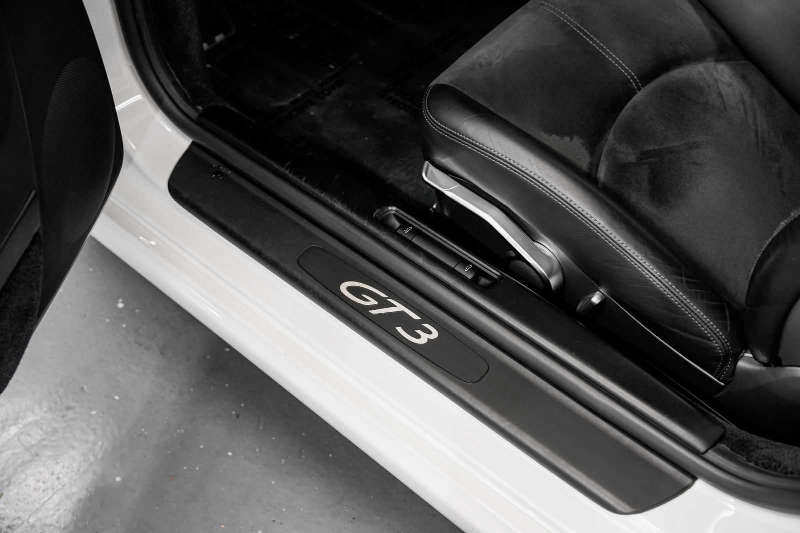 Used 2010 Porsche 911 GT3 RWD image 21