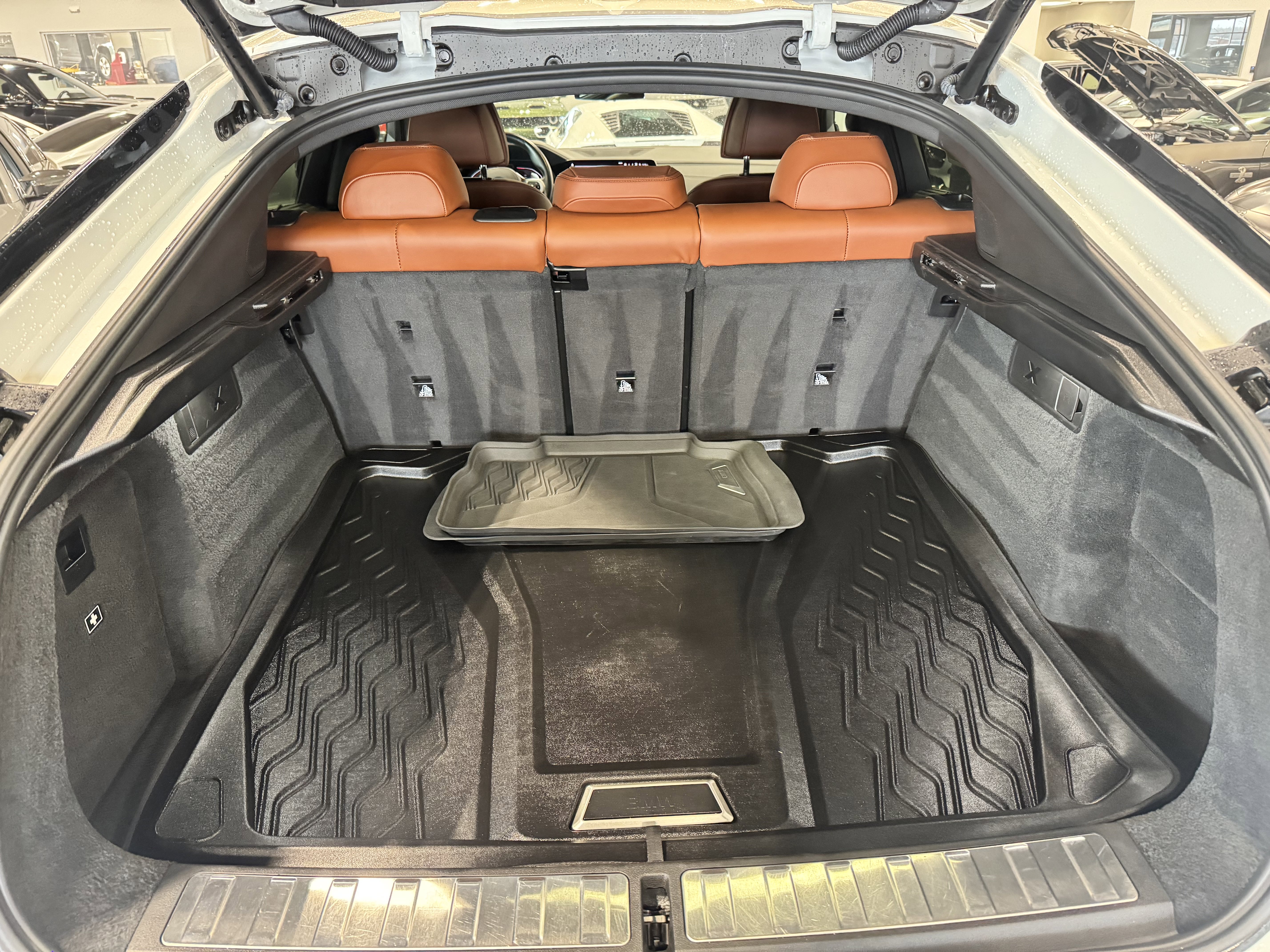 Used 2022 BMW X6 M50i w/ Executive Package image 31