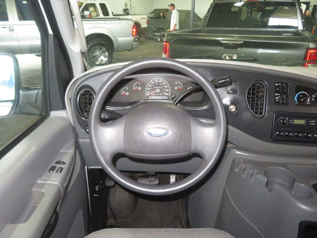 Used 2003 Ford E-350 and Econoline 350 Super Duty Wagon image 28
