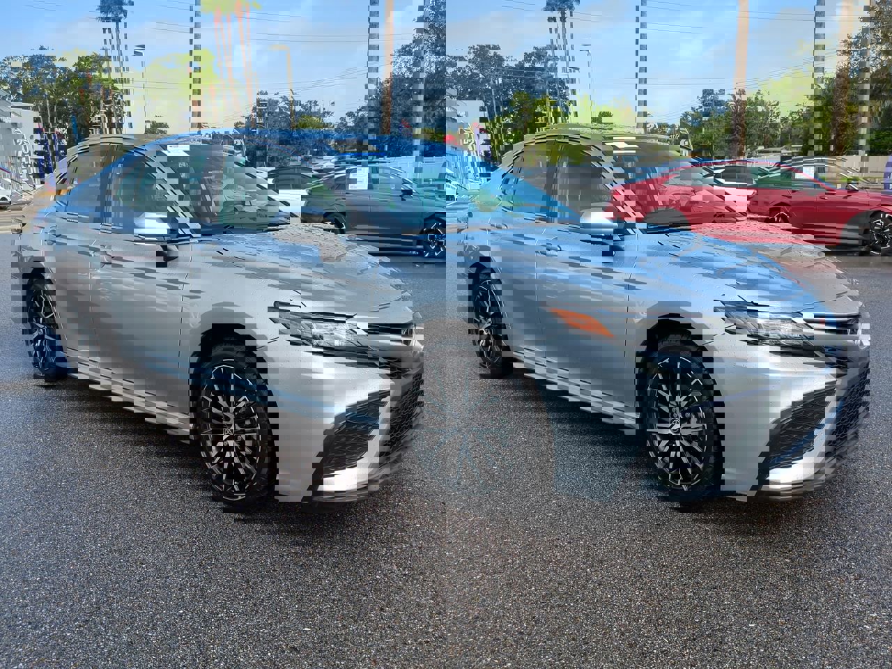 Used 2024 Toyota Camry SE image 2