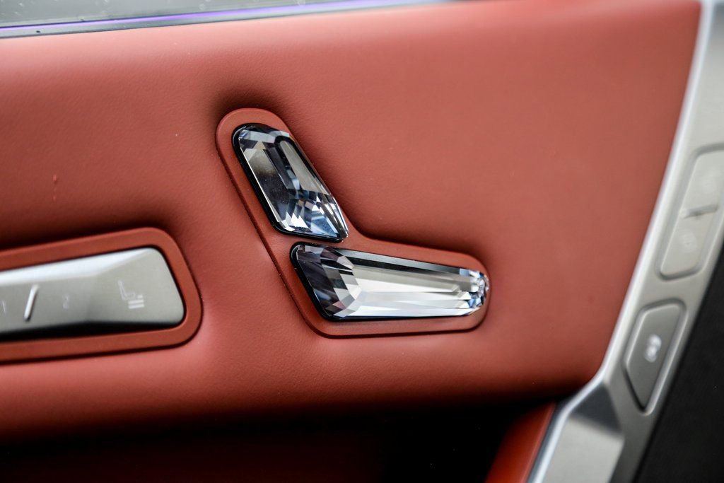 Used 2025 BMW iX xDrive50 w/ Premium Package image 17