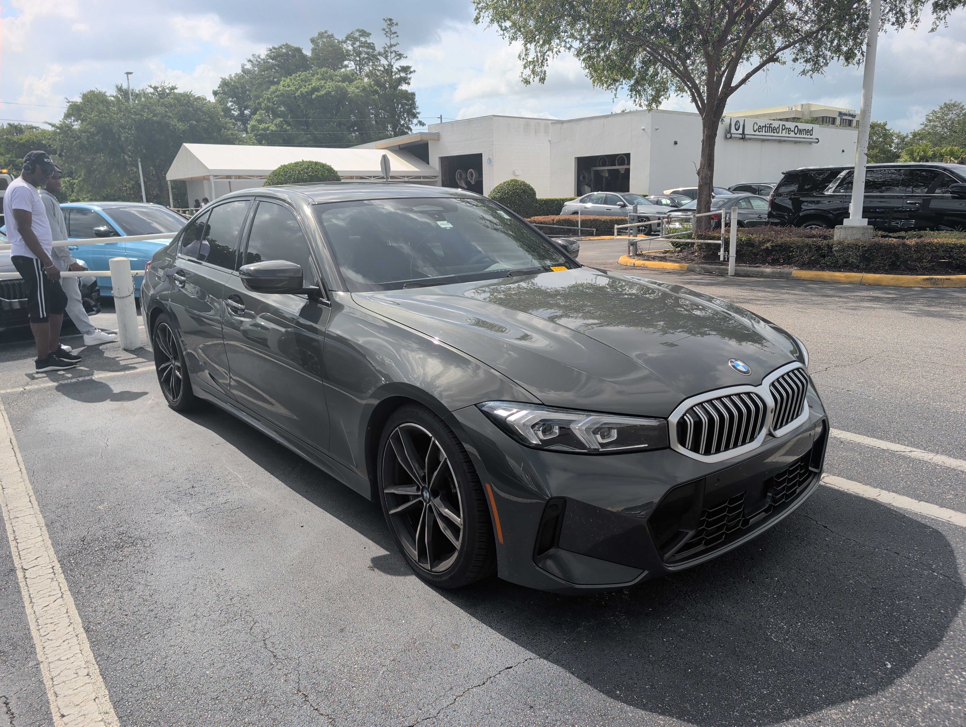 Used 2023 BMW 330i Sedan w/ M Sport Package RWD image 1