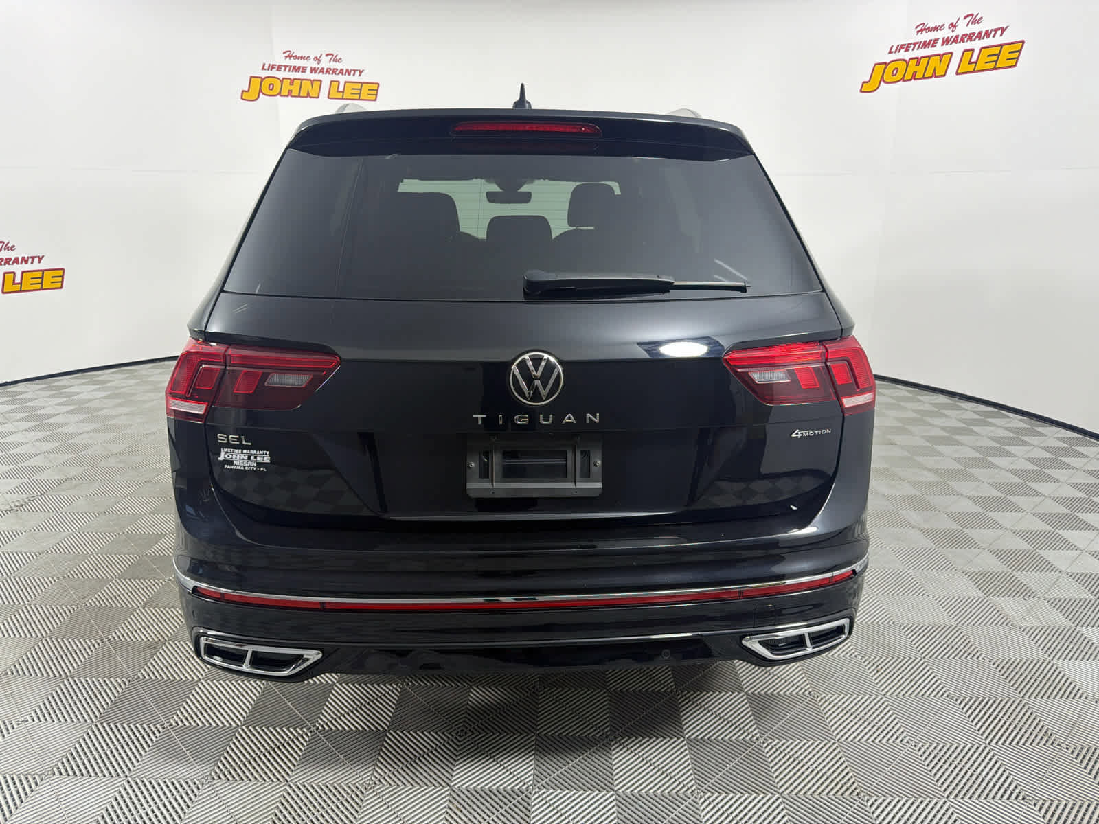 Used 2024 Volkswagen Tiguan SEL R-Line image 4