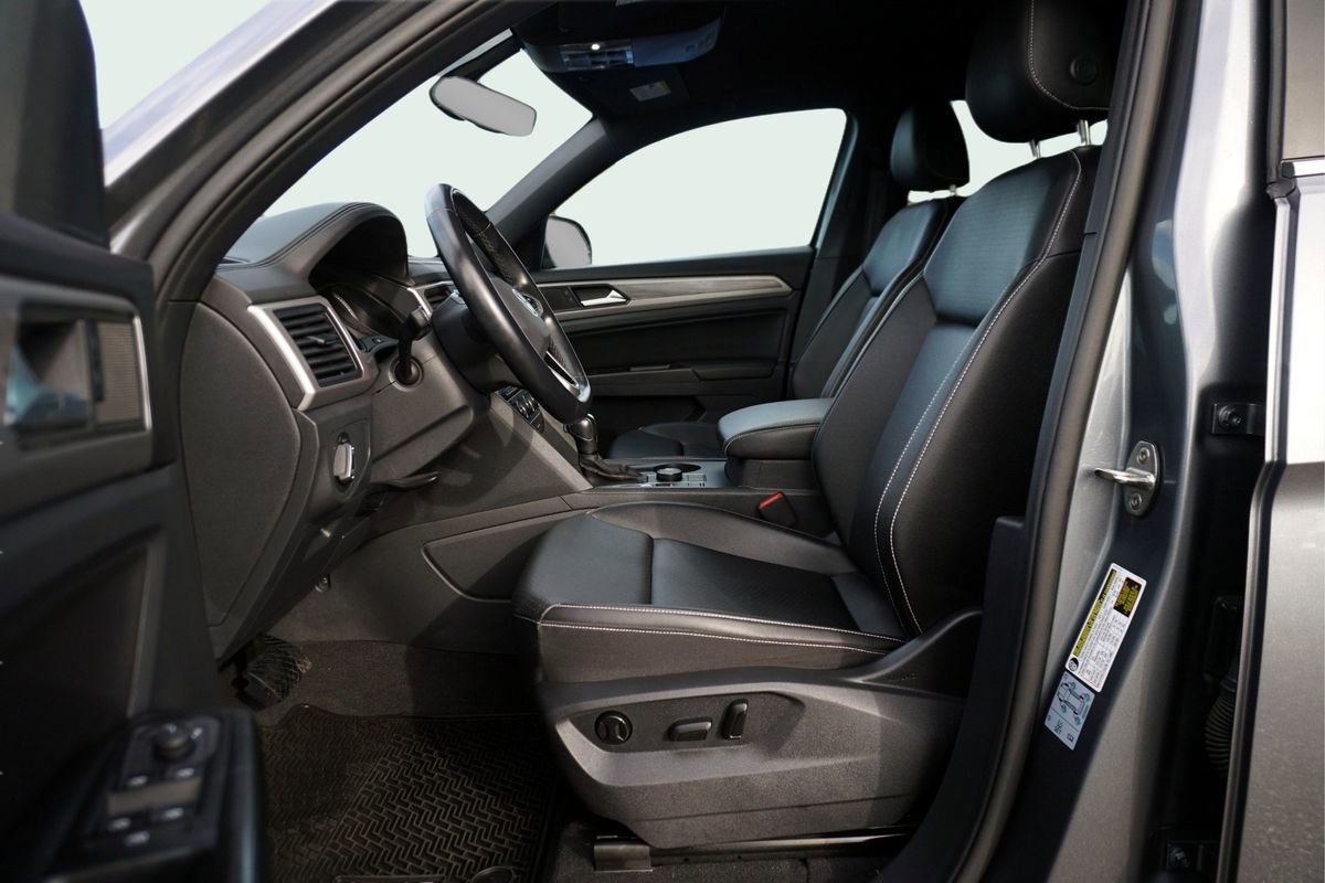 Used 2020 Volkswagen Atlas Cross Sport SE w/ Towing Package image 20