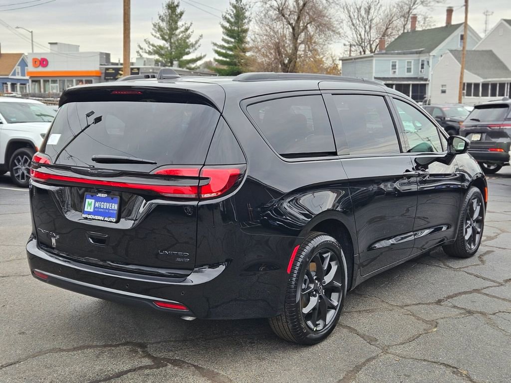 New 2026 Chrysler Pacifica Limited w/ S Appearance Package image 5