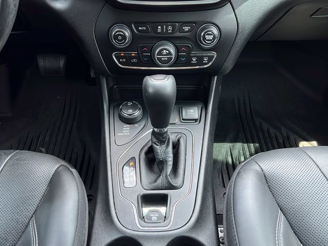 Used 2021 Jeep Cherokee Latitude Lux w/ Comfort/Convenience Group AWD/4WD image 15