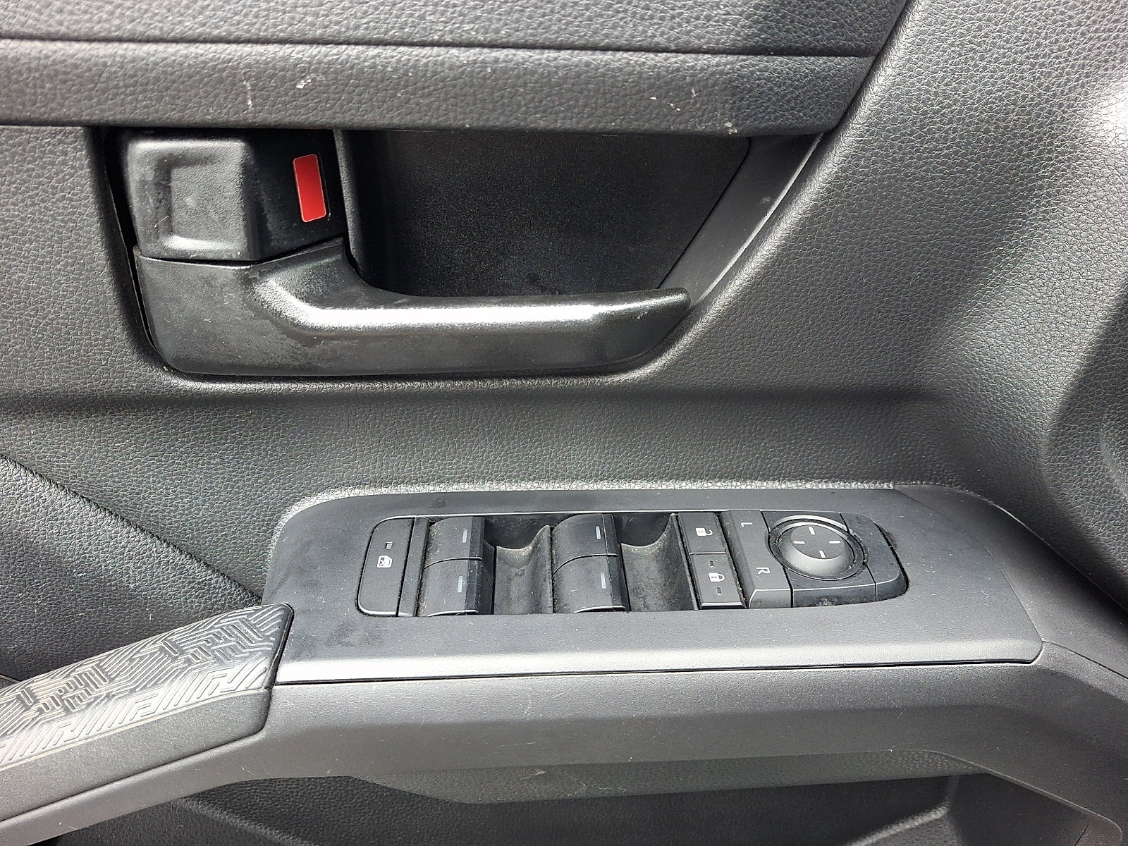 Used 2024 Toyota Tacoma SR5 AWD/4WD image 12
