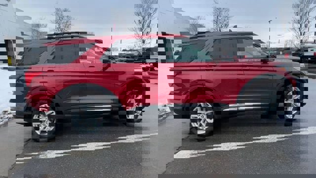 Used 2021 Ford Explorer XLT w/ Equipment Group 202A image 9