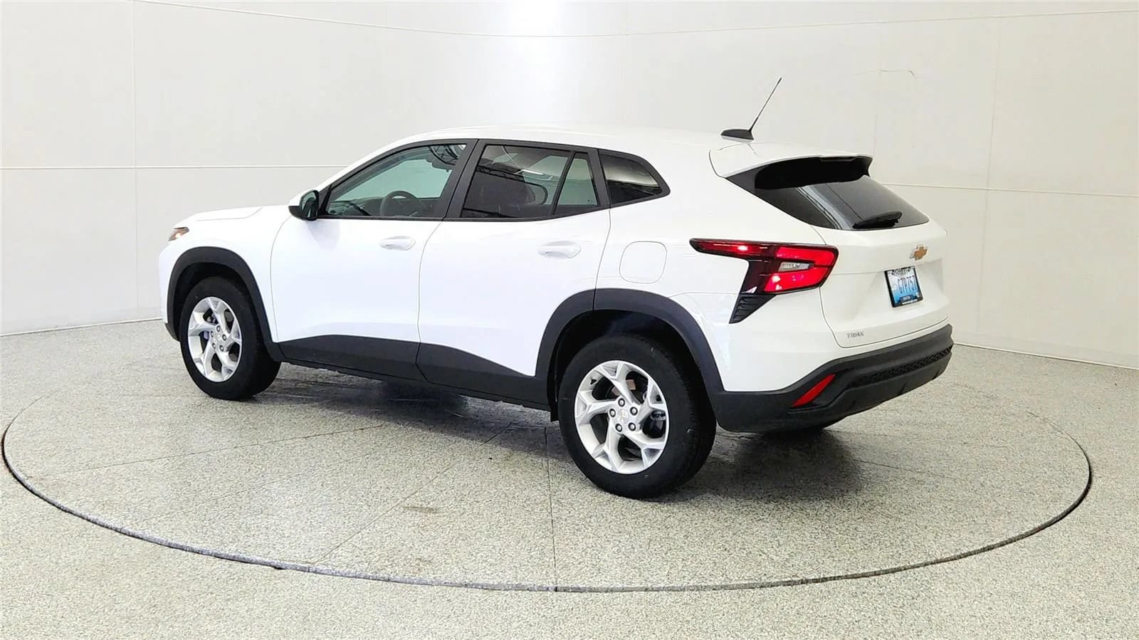 Used 2024 Chevrolet Trax LS w/ LS Convenience Package FWD image 5