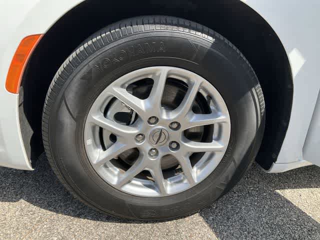Used 2023 Chrysler Pacifica Touring-L FWD image 11