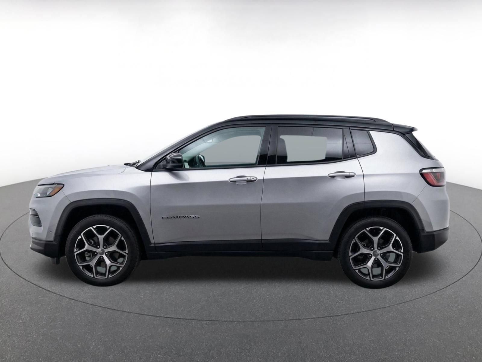 Used 2025 Jeep Compass Limited AWD/4WD image 4