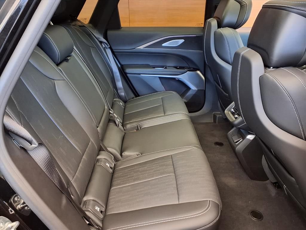 New 2026 Cadillac Lyriq V image 6