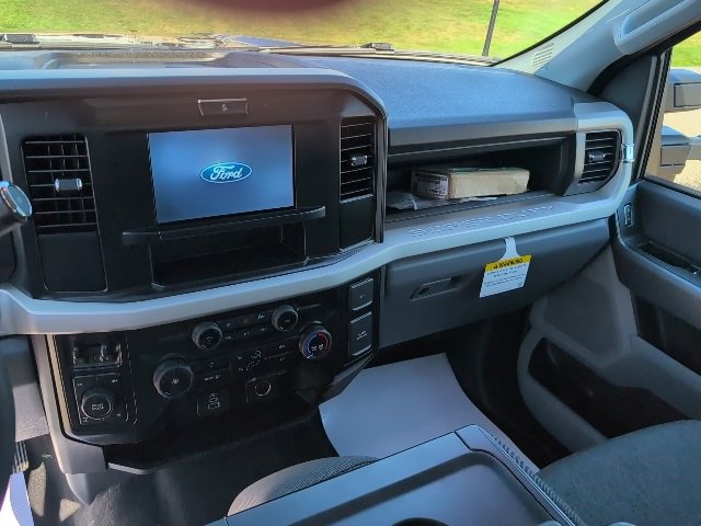 New 2026 Ford F250 4x4 Crew Cab Super Duty image 4