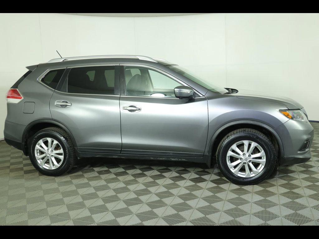 Used 2015 Nissan Rogue SV w/ SV Premium Package image 12