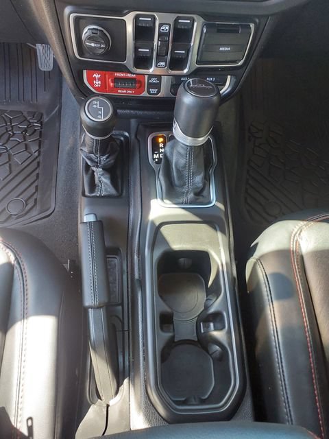Used 2024 Jeep Gladiator Rubicon w/ Convenience Group AWD/4WD image 19