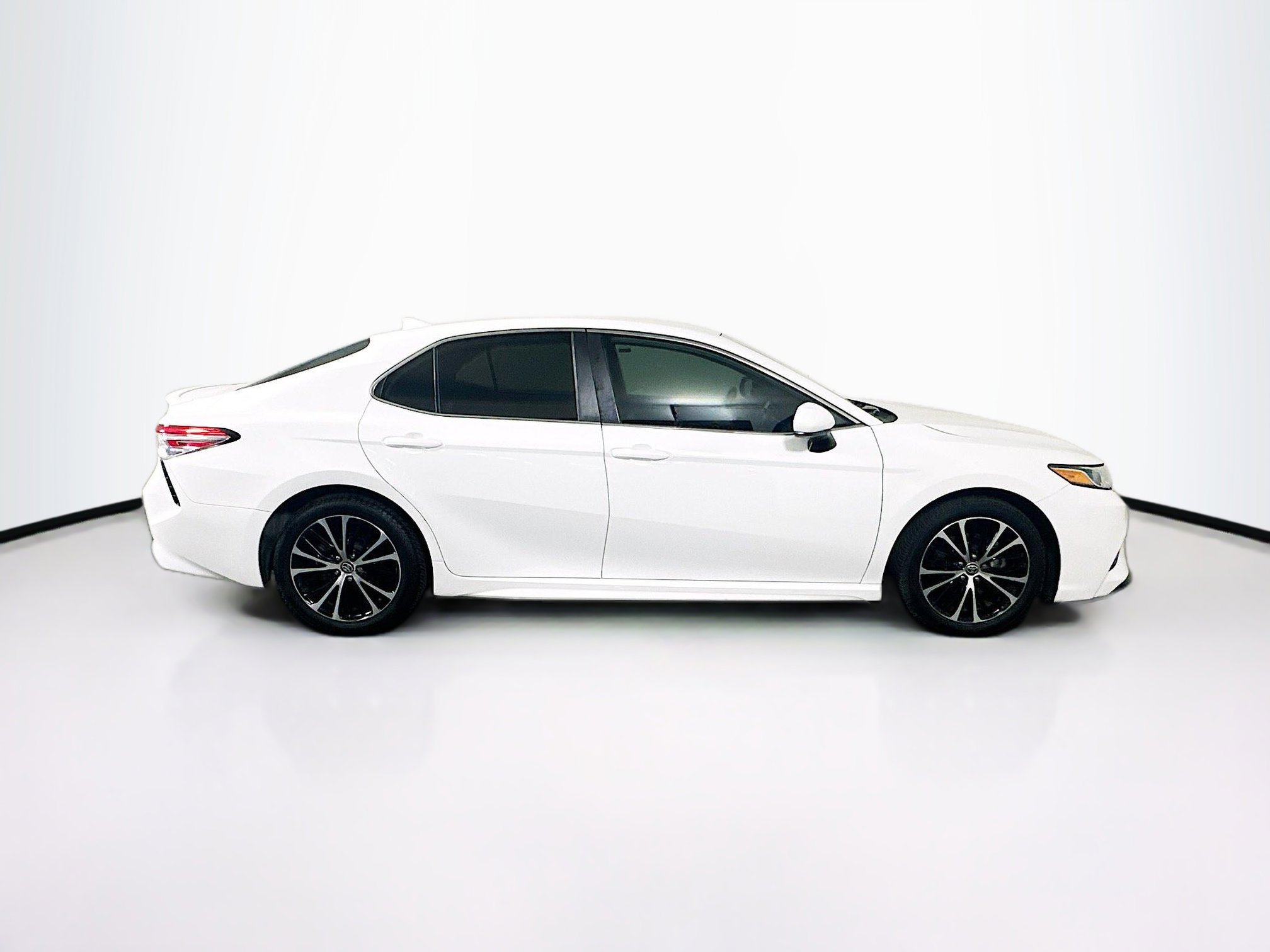 Used 2020 Toyota Camry SE FWD image 10