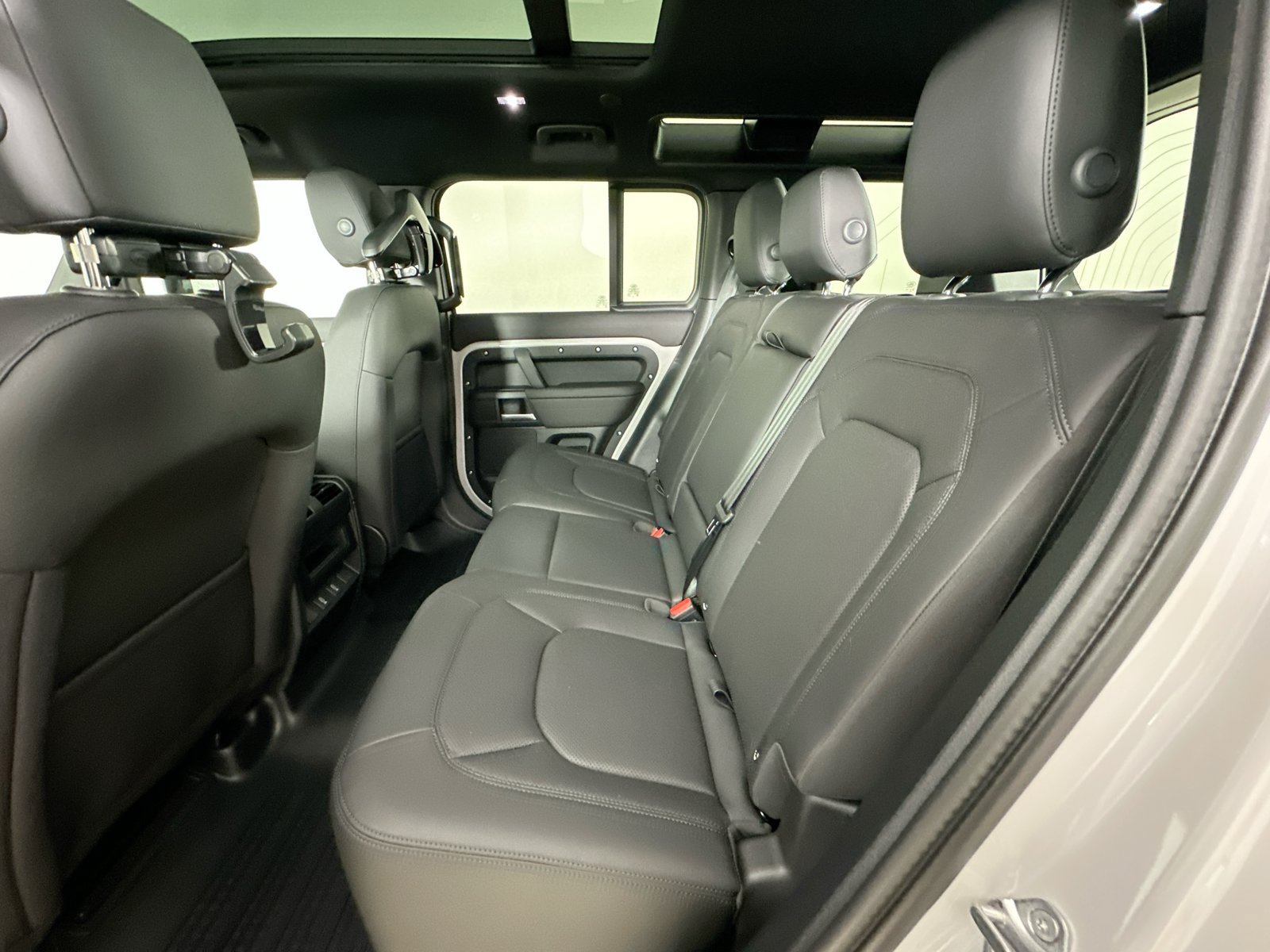New 2026 Land Rover Defender 110 S AWD/4WD image 38