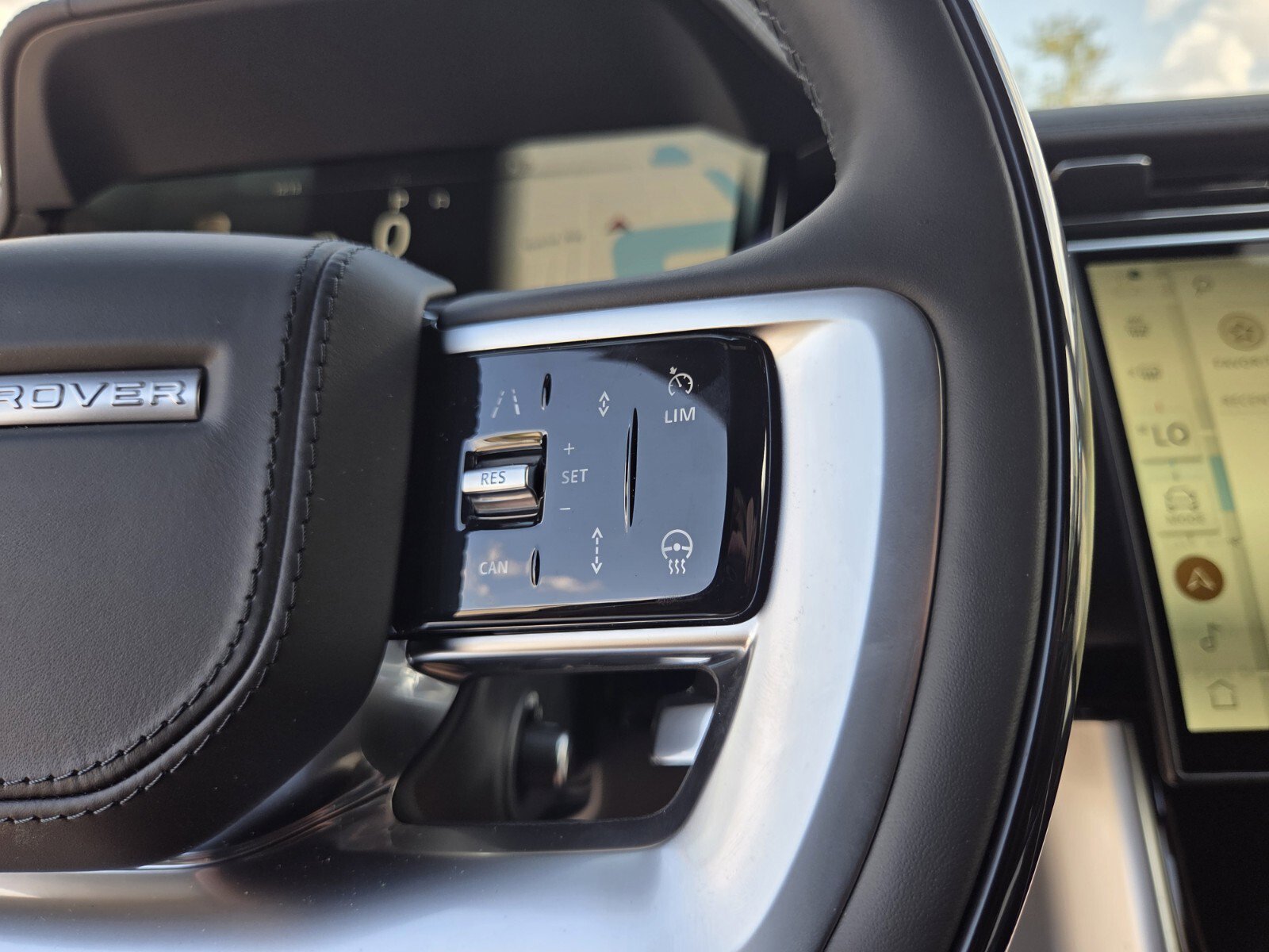 New 2025 Land Rover Range Rover Long Wheelbase SE image 21