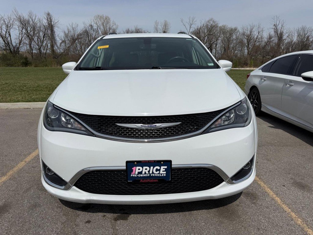 Used 2020 Chrysler Pacifica Touring-L image 8