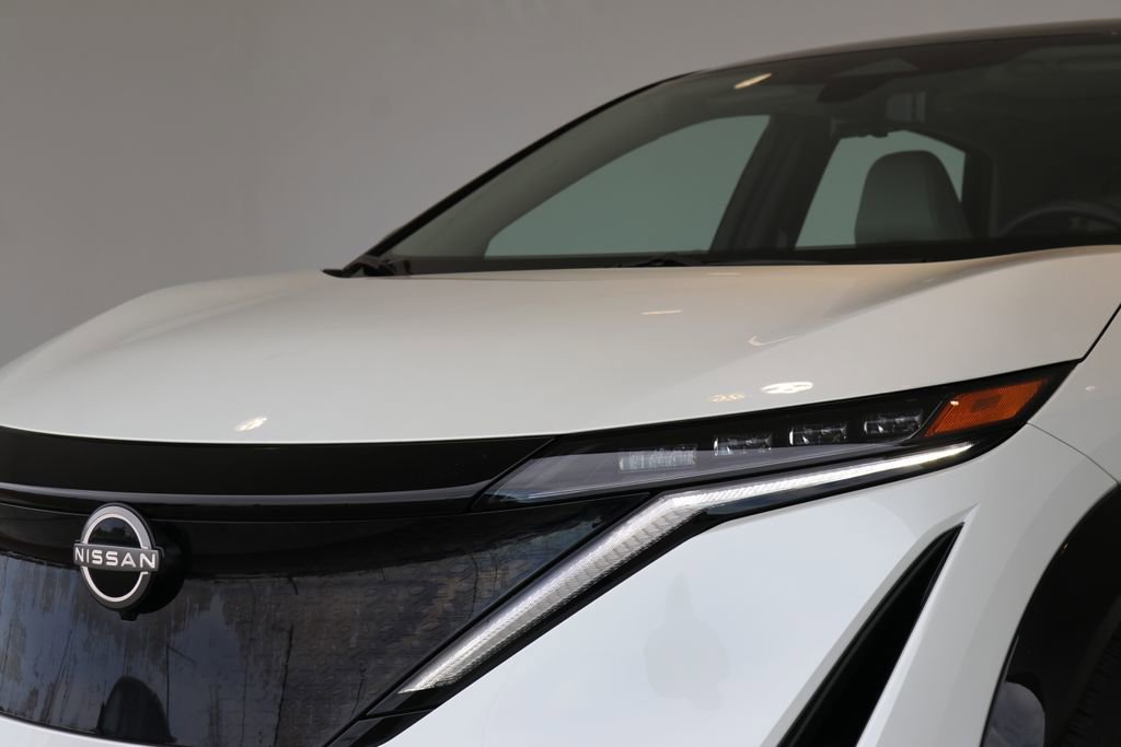 Used 2023 Nissan Ariya AWD image 11