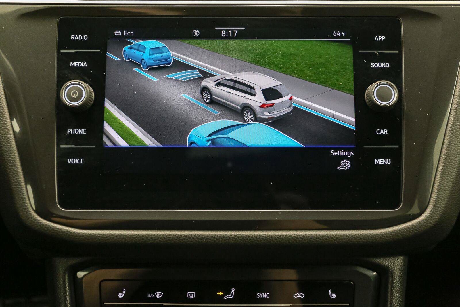 Certified 2024 Volkswagen Tiguan SE R-Line AWD/4WD image 35
