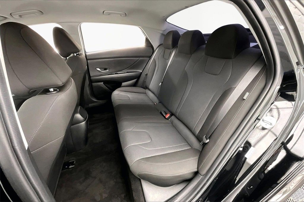 Used 2025 Hyundai Elantra SE image 26