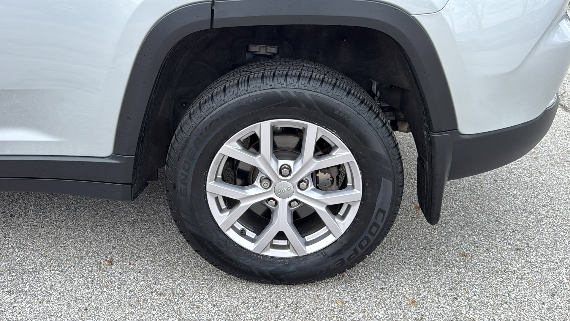 Used 2022 Jeep Grand Cherokee Limited image 32