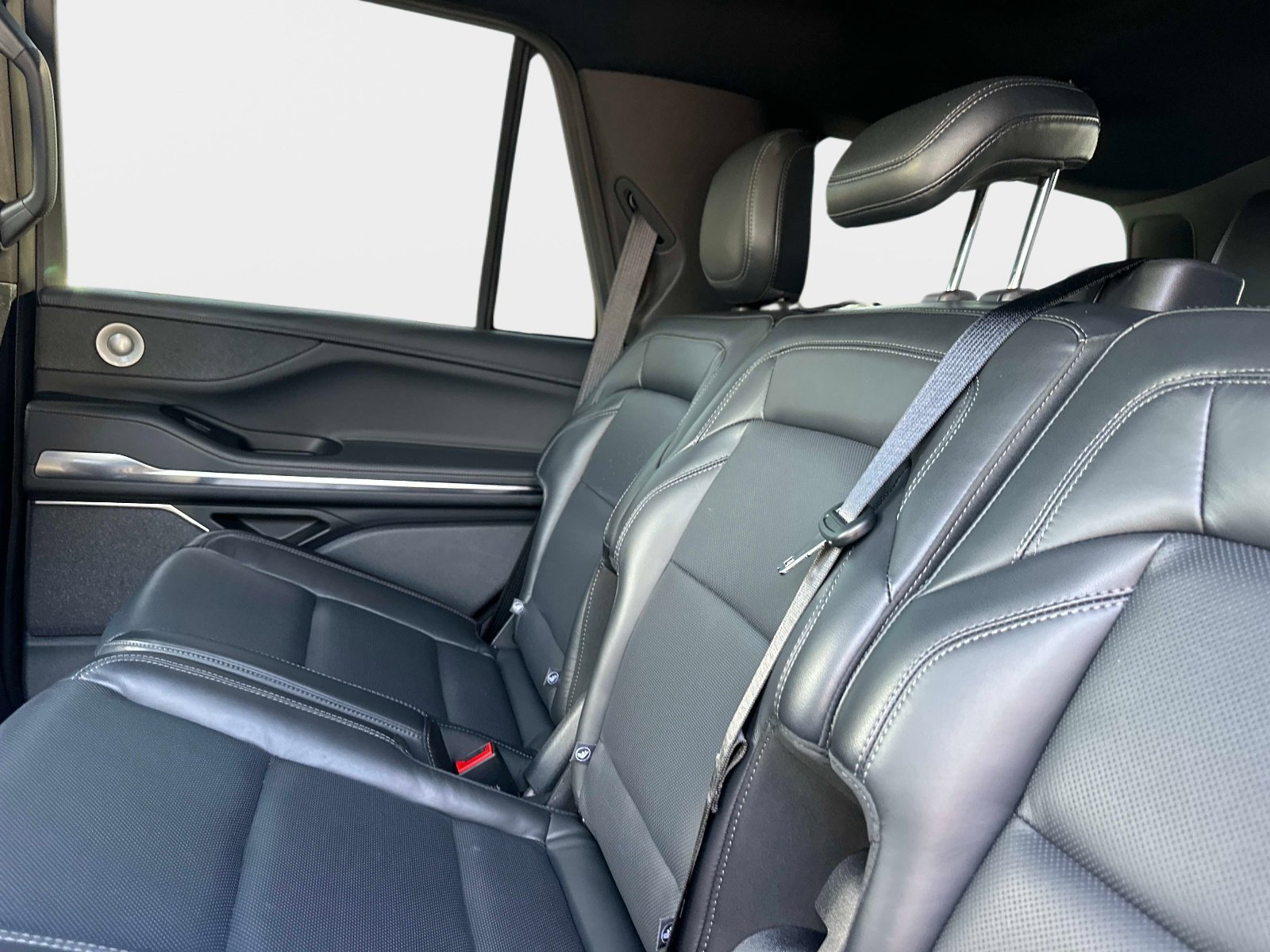 Used 2025 Lincoln Navigator Reserve w/ Jet Appearance Package image 13