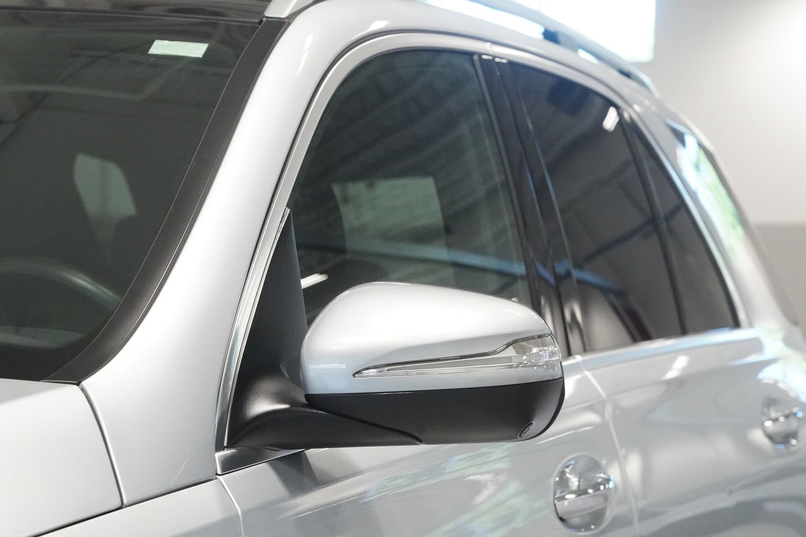 Certified 2025 Mercedes-Benz GLE 450e 4MATIC image 7