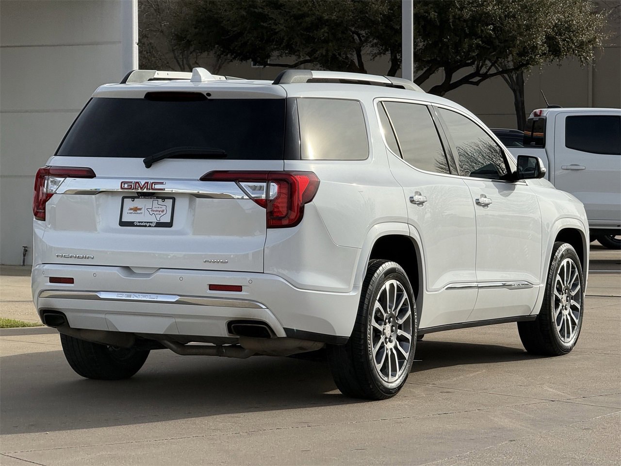 Used 2023 GMC Acadia Denali w/ Denali Ultimate Package image 4