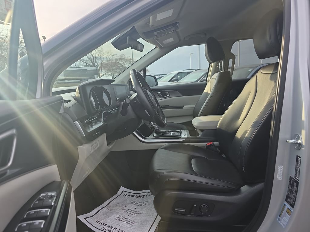 Used 2023 Kia Carnival LX image 15