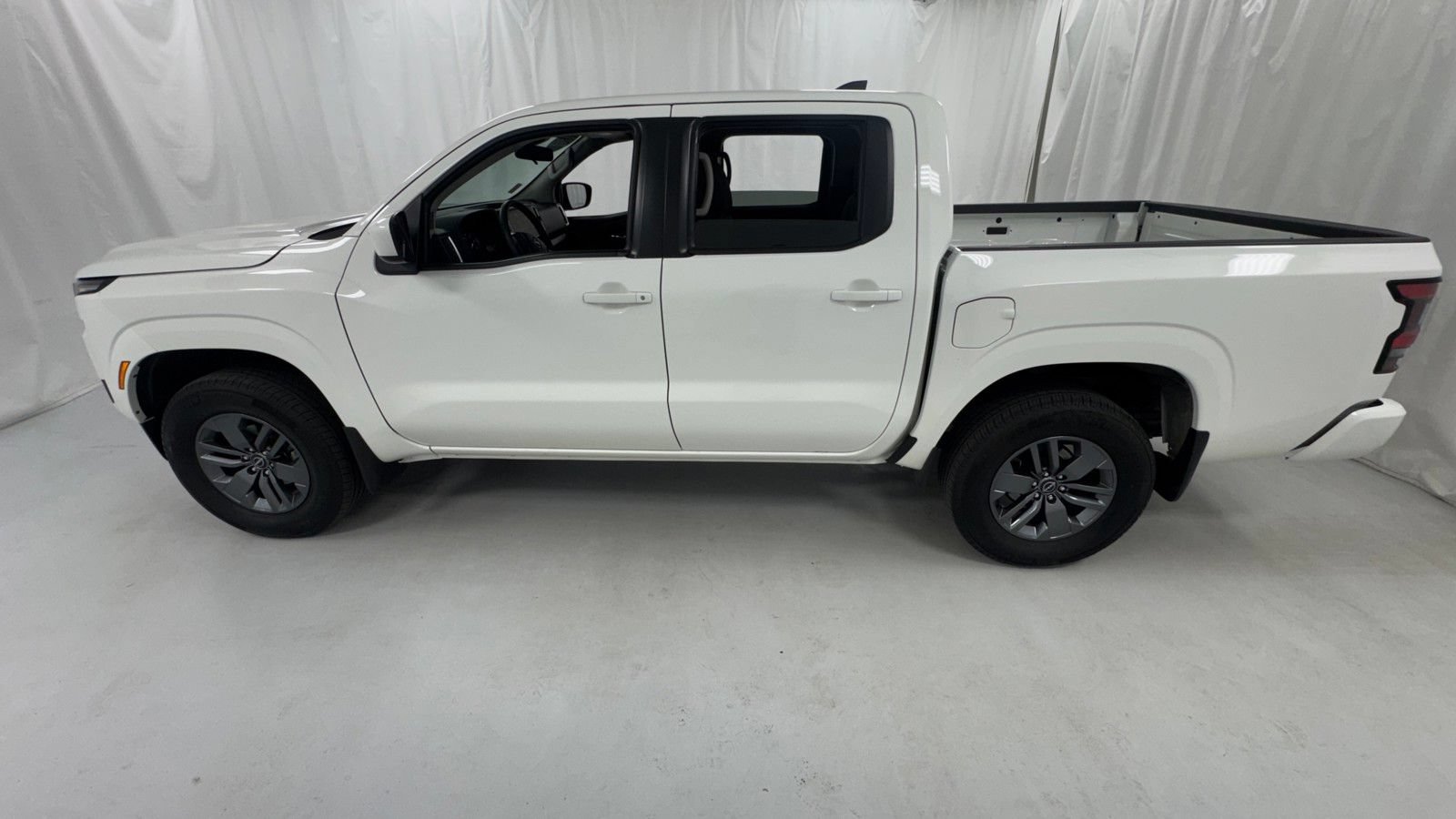 Certified 2025 Nissan Frontier SV AWD/4WD image 6