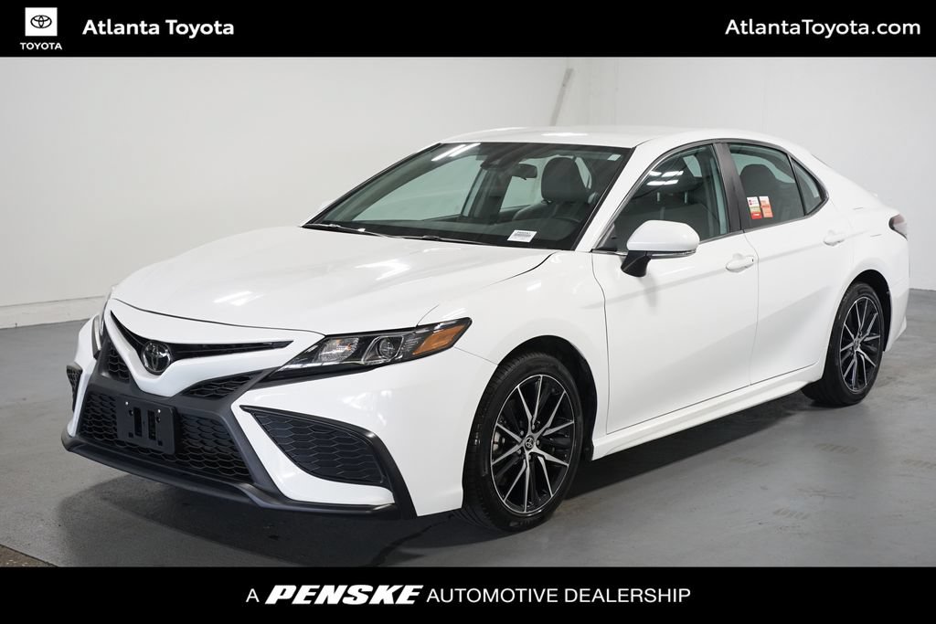 Certified 2024 Toyota Camry SE FWD image 1