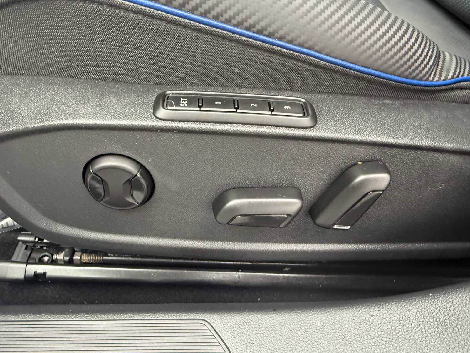 Certified 2024 Volkswagen Golf R image 17