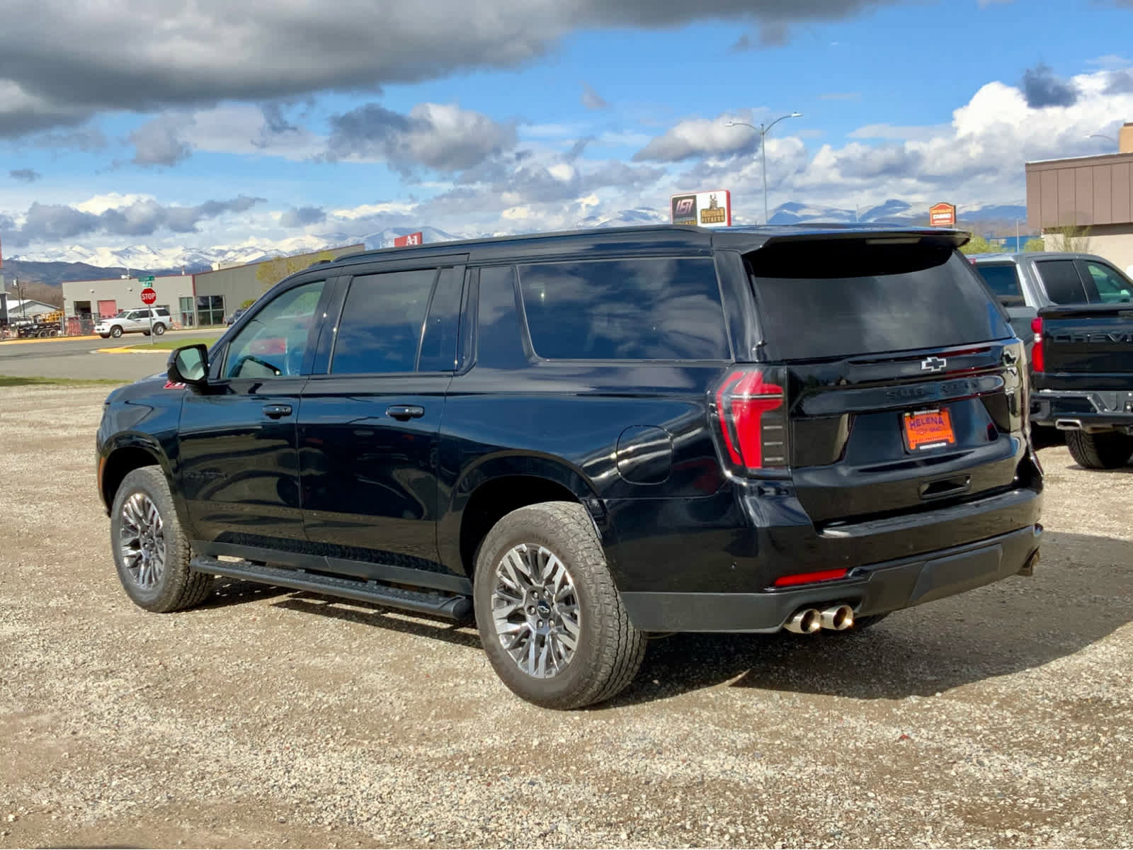 Used 2025 Chevrolet Suburban Z71 AWD/4WD image 3